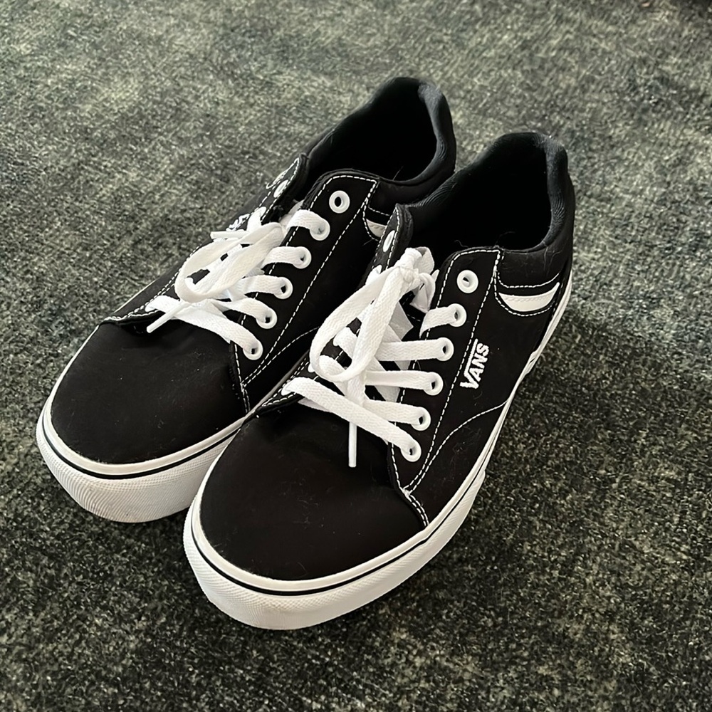 Vans Canvas Seldan Low Cut Platform Sneaker size 8